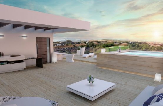 Villa de Lujo en primera linea de Golf en Estepona